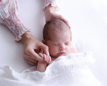 Load image into Gallery viewer, Ollie and Echo | Muslin Frill Swaddle White