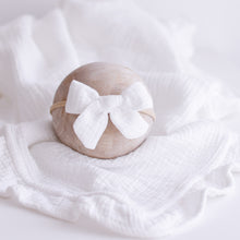 Load image into Gallery viewer, Ollie and Echo | White Muslin Baby Bow
